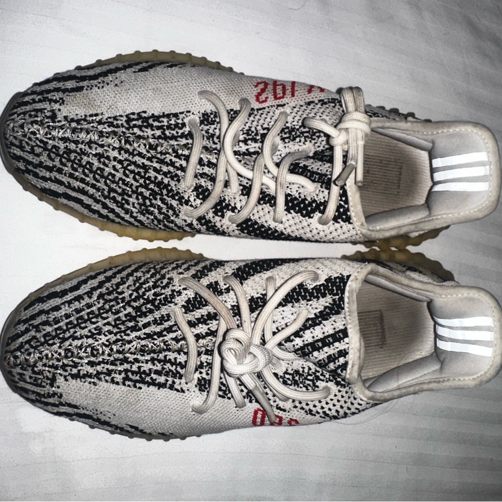Yeezy Boost 350 zebra size 9 1/2 men